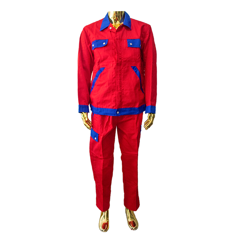 TENUE ROUGE AVEC COLE ET POCHE BLEUE